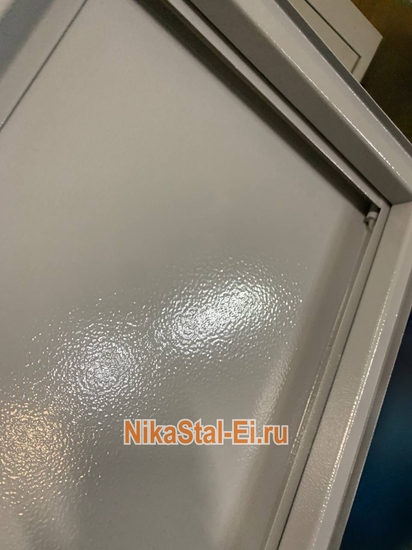 Металлический люк для сокрытия коммуникаций Металлический люк для сокрытия коммуникаций