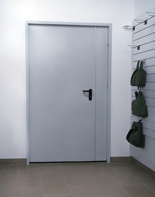 Дверь в служебное помещение Дверь в служебное помещение