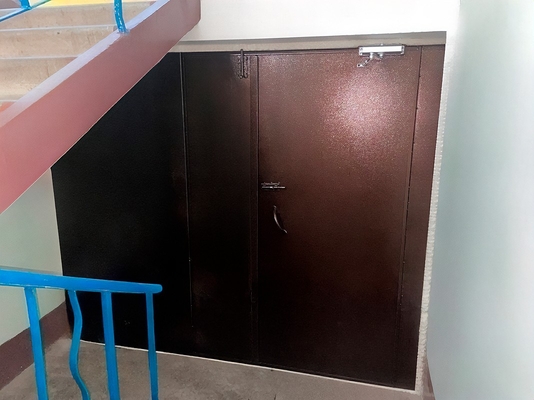 Нестандартная дверь в подъезд Нестандартная дверь в подъезд