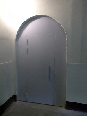 Арочная металлическая дверь