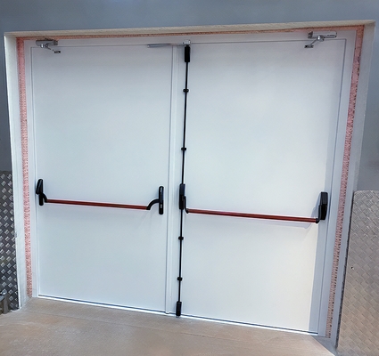 Белая распашная дверь Антипаника Белая распашная дверь Антипаника