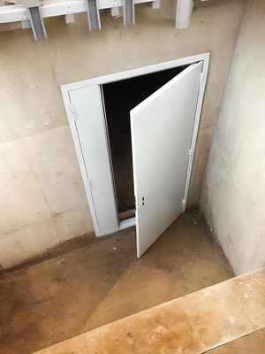 Белая техническая дверь Белая техническая дверь