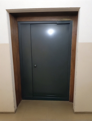 Серая подъездная дверь Серая подъездная дверь