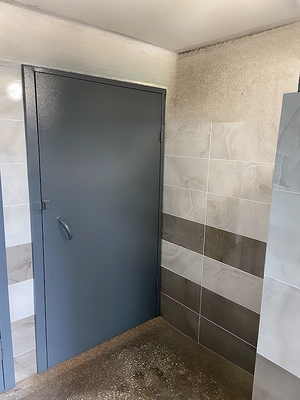 Техническая серая дверь