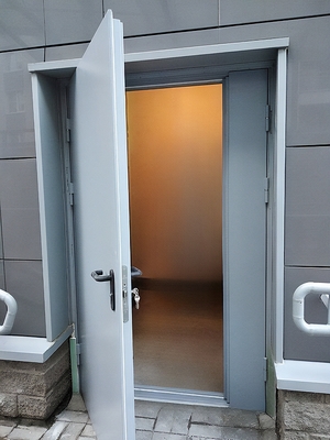 Дверь полуторной конструкции Дверь полуторной конструкции