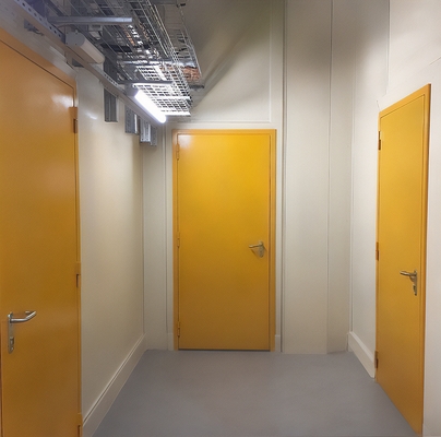 Желтые металлические двери Желтые металлические двери