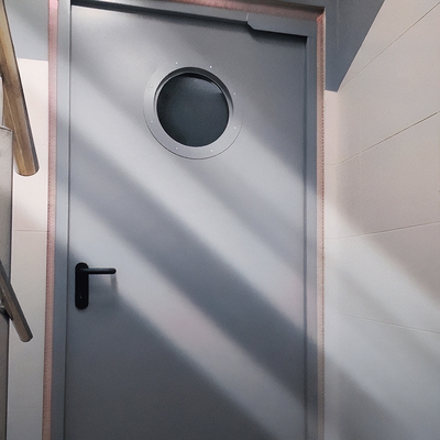 Дверь с круглым стеклопакетом Дверь с круглым стеклопакетом