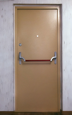 Дверь с ручкой-перекладиной Дверь с ручкой-перекладиной