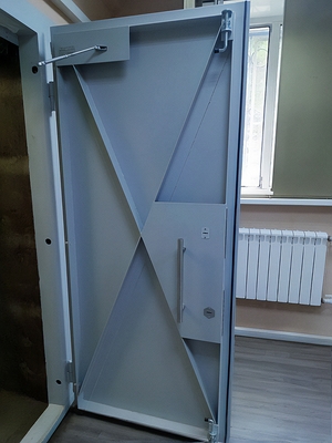 Дверь для комнаты хранения