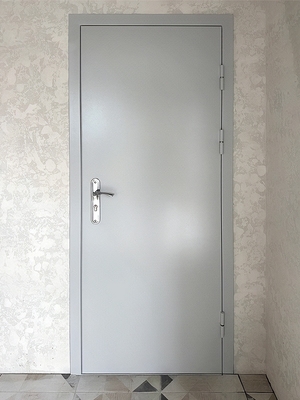 Серая техническая дверь Серая техническая дверь