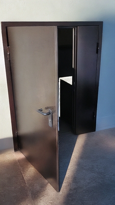 Коричневая огнеупорная дверь