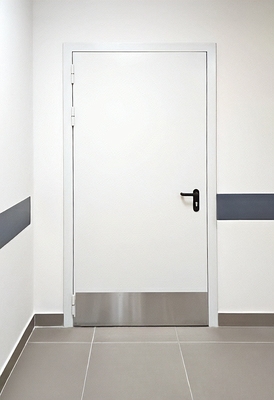 Дверь с отбойником Дверь с отбойником