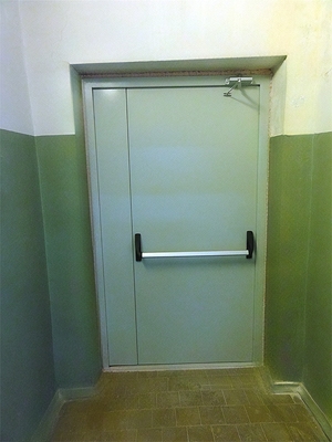 Дверь с антипаникой Дверь с антипаникой