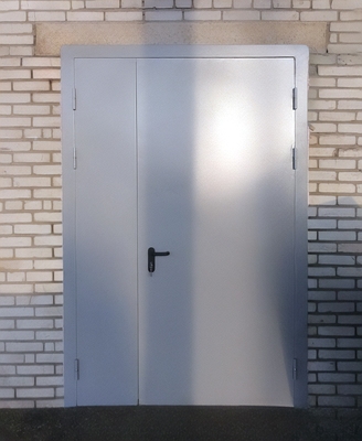 Дверь ei-60 на уличном выходе Дверь ei-60 на уличном выходе