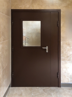 Коричневая остекленная дверь Коричневая остекленная дверь