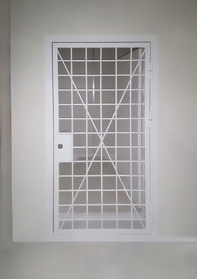 Дверь КХН с решеткой