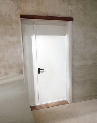 Полуторная белая дверь Полуторная белая дверь