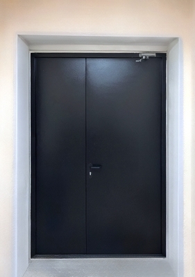 Черная полуторная дверь Черная полуторная дверь