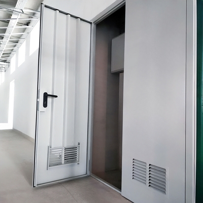 Двупольная дверь с вентиляцией Двупольная дверь с вентиляцией