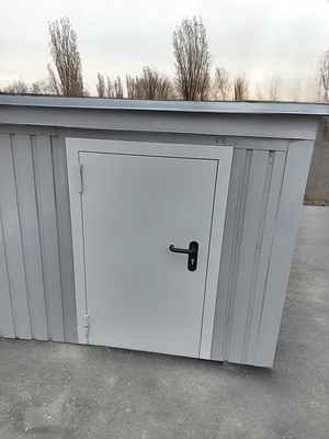 Люк на выходе на кровлю Люк на выходе на кровлю