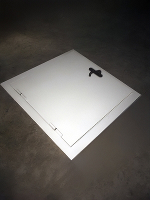 Белый напольный люк Белый напольный люк