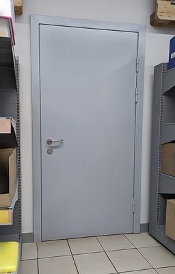 В служебное помещение