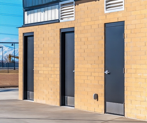 Двери с отбойниками Двери с отбойниками