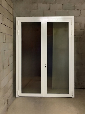 Двустворчатая дверь со стёклами Двустворчатая дверь со стёклами