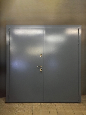 Двустворчатые металлические ворота