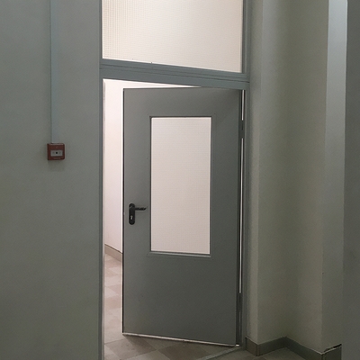 Серая полуторная дверь со стеклопакетом Серая полуторная дверь со стеклопакетом