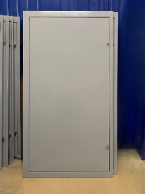 Ревизионная дверца-люк с ребрами жесткости Ревизионная дверца-люк с ребрами жесткости